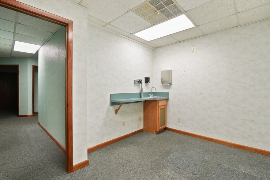 More Photos Of 953 Lane Ave S, Jacksonville Medical For Lease