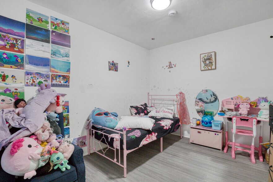 More Photos Of 300 E 55th St, Los Angeles Apartments For Sale