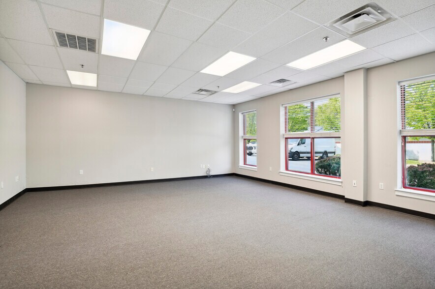 More Photos Of 161-191 Edgemoor Rd, Wilmington Light Distribution For Lease