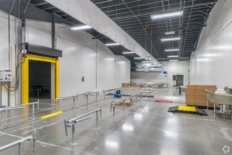 More Photos Of 7897 Randolph Rd NE, Moses Lake Manufacturing For Lease