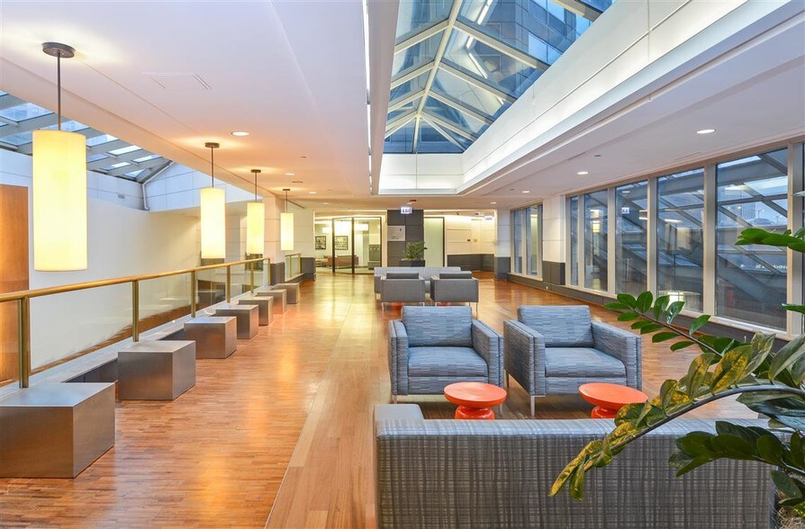 More Photos Of 555 W Madison St, Chicago Apartments For Lease