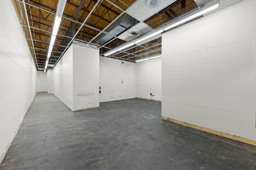 More Photos Of 111-123 Jefferson Ave, Naperville Storefront For Lease