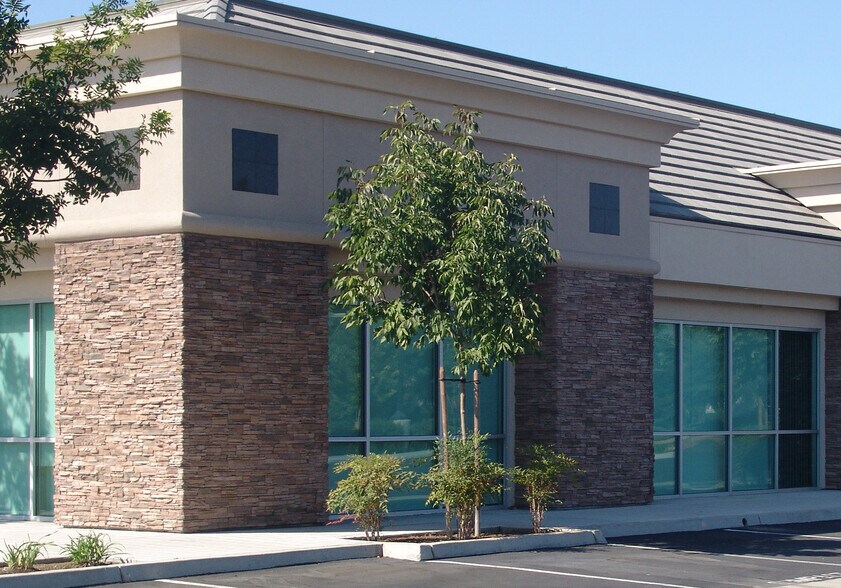 More Photos Of 7084 N Maple Ave, Fresno Office For Lease