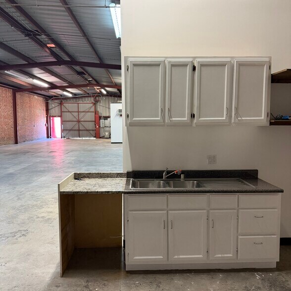 More Photos Of 3470-3476 E Pico Blvd, Los Angeles Warehouse For Lease