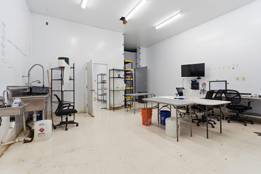 More Photos Of 22900 W Skelly Rd, Haskell Light Manufacturing For Sale