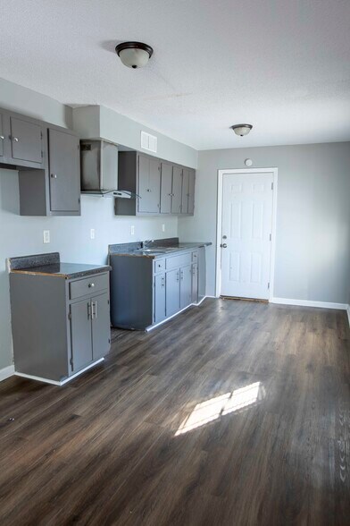 More Photos Of 1716 DuPont Ave, Memphis Apartments For Sale