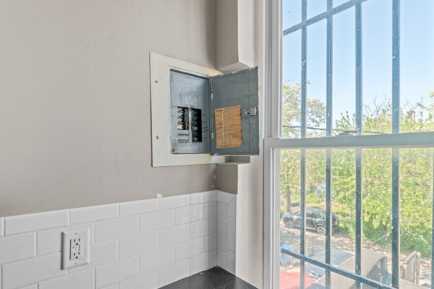 More Photos Of 210 E Lafayette Ave, Baltimore Apartments For Sale