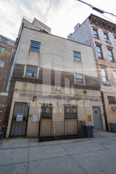 More Photos Of 1554 63rd St, Brooklyn Warehouse For Lease