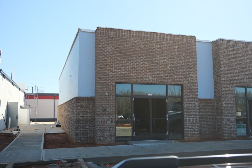 More Photos Of 32 Magnolia Cove Dr, Simpsonville Storefront Retail Office For Lease