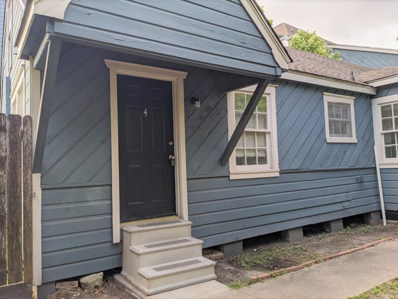 Primary Photo Of 704 E 22nd St, Houston Apartments For Sale