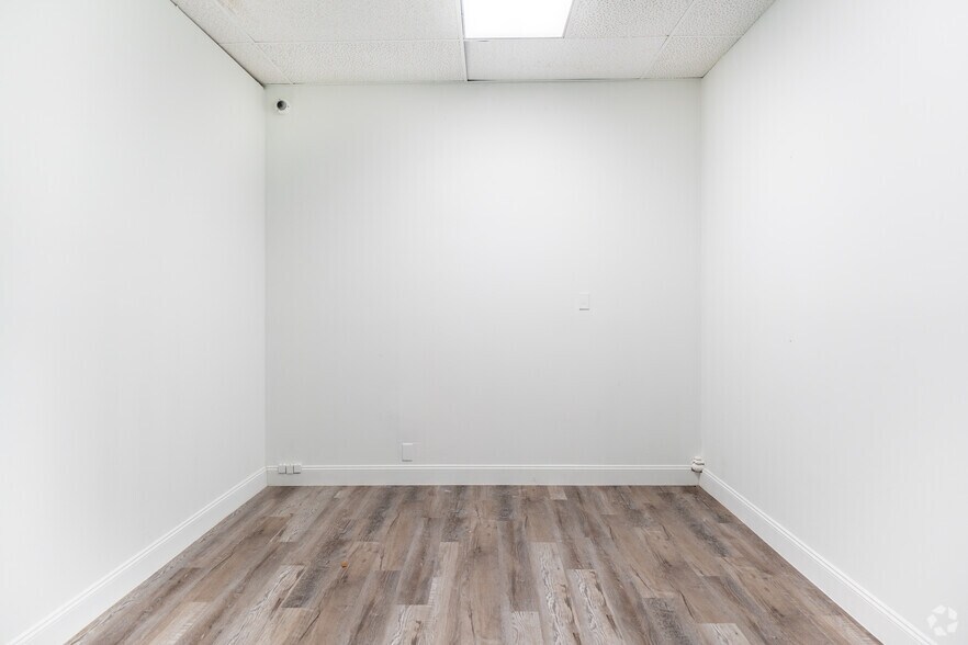 More Photos Of 11350 66th St N, Largo Office Residential For Lease