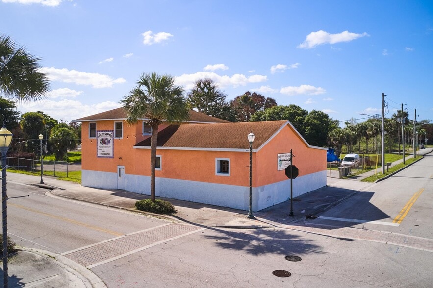 Primary Photo Of 464 N 9th St, Fort Pierce General Retail For Sale