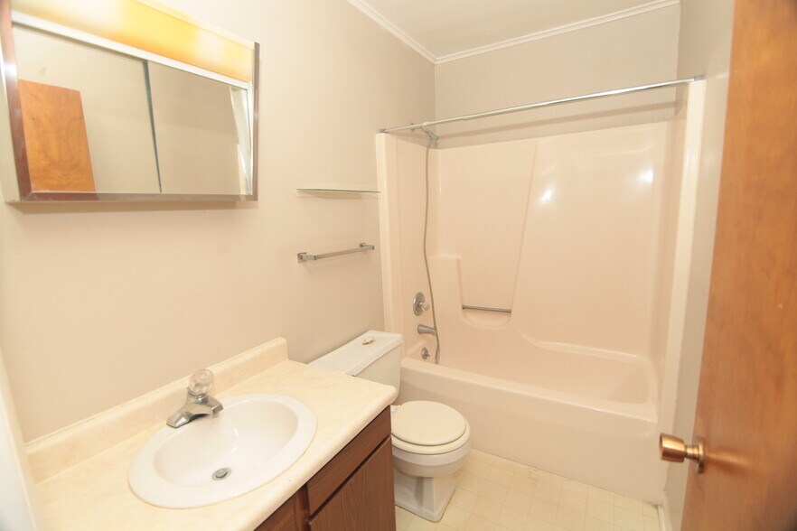 More Photos Of 1524 38th St, Rock Island Office Residential For Sale