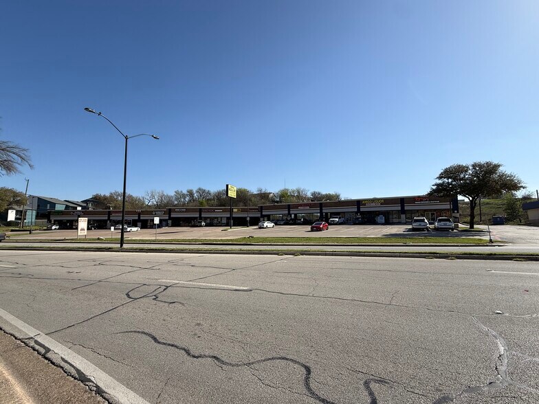 More Photos Of 1201 Woodhaven Blvd, Fort Worth Storefront For Lease