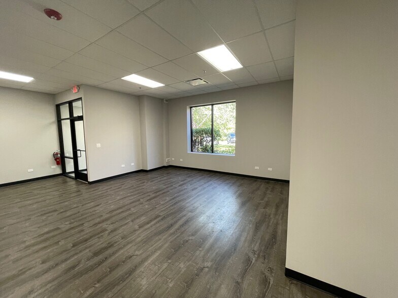 More Photos Of 731 S Route 21, Gurnee Office For Sale