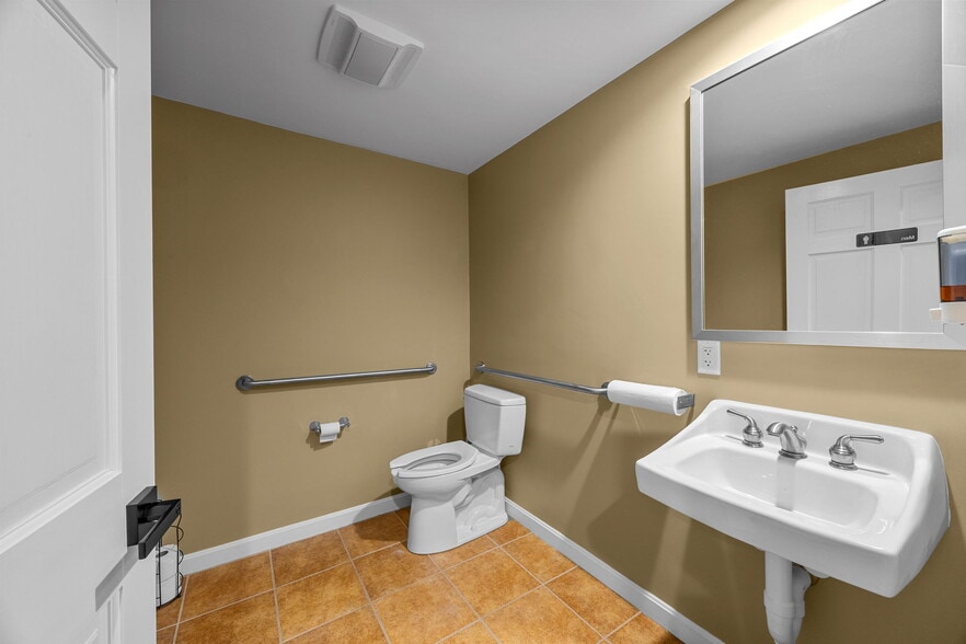 More Photos Of 29 West Rd, Orleans Office For Sale