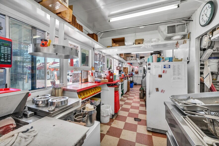 More Photos Of 198 Main St, Bridgeport Restaurant For Sale