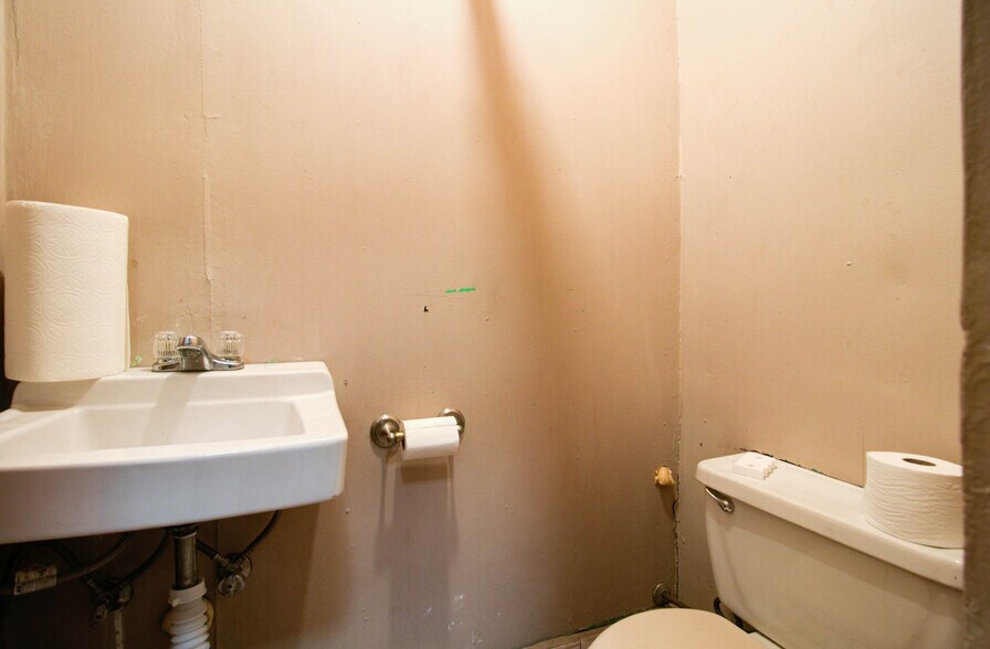 More Photos Of 155 S Miami Ave, Miami Storefront Retail Residential For Sale