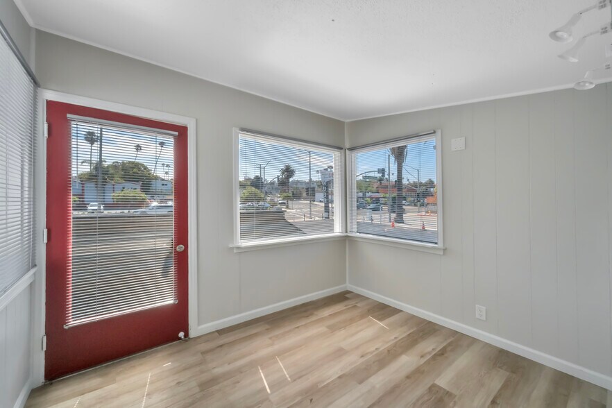 More Photos Of 339 S Pacific Coast Hwy, Redondo Beach Specialty For Lease