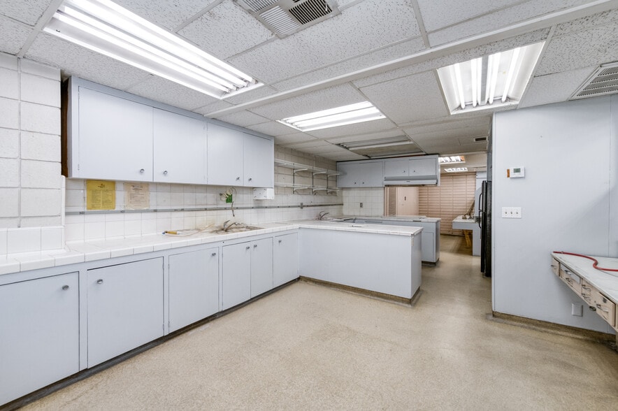 More Photos Of 446 W Shaw Ave, Fresno Office For Sale