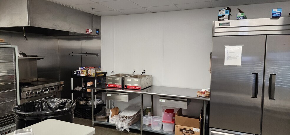 More Photos Of 300 W Hayward Dr, Mount Vernon Sports And Entertainment For Sale