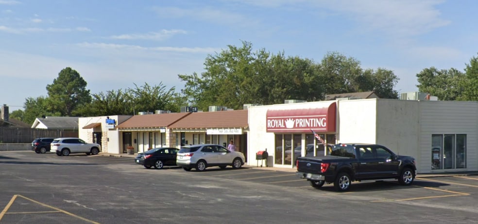 More Photos Of 400 S Elm Plz, Broken Arrow Freestanding For Lease