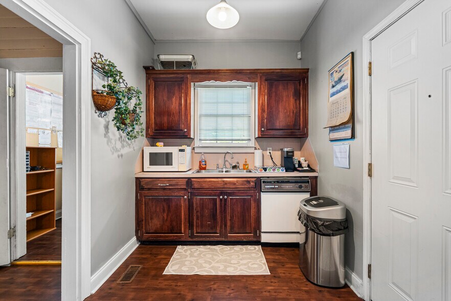 More Photos Of 308 10th St, Columbus Office Residential For Sale