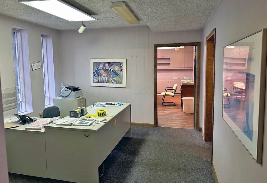 More Photos Of 24470 Telegraph Rd, Southfield Office For Sale