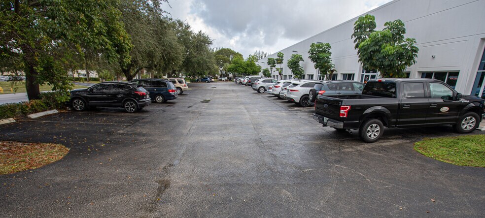 More Photos Of 3555-3569 NW 53rd Ct, Fort Lauderdale Unknown For Lease