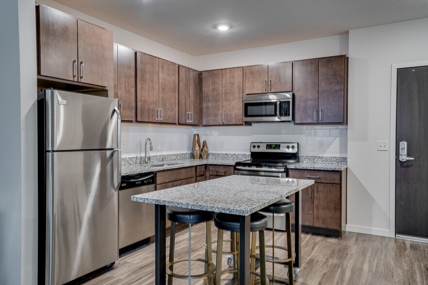 More Photos Of 2410 University Ave W, Saint Paul Apartments For Lease