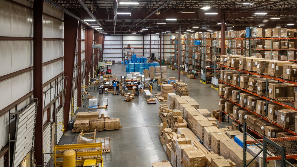 More Photos Of 325 Campus Dr, Aurora Light Manufacturing For Lease