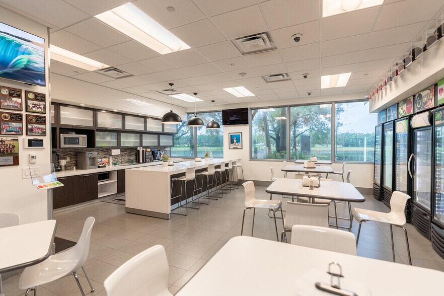More Photos Of 2000 Ultimate Way, Weston Unknown For Lease