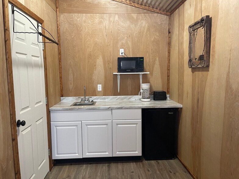 More Photos Of 4377 S US Highway 83, Leakey Land For Sale