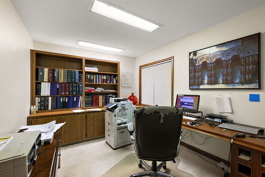 More Photos Of 1020 E North Blvd, Leesburg Medical For Sale