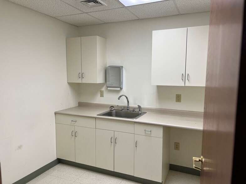 More Photos Of 123 Broadway St, Colchester Medical For Lease