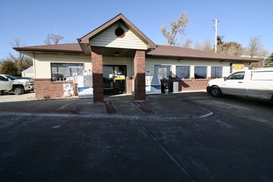 More Photos Of 16550 Us-75, Bellevue Convenience Store For Sale