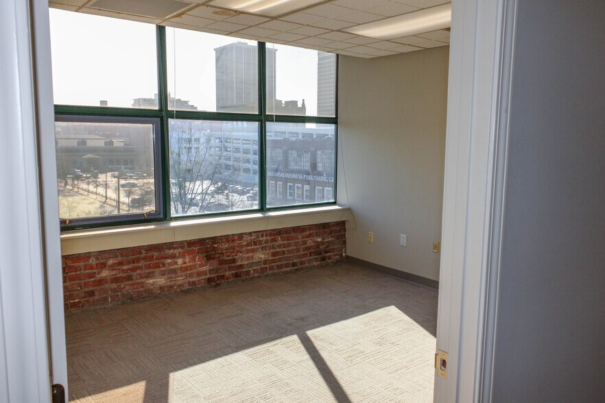 More Photos Of 201 E Markham St, Little Rock Office For Lease