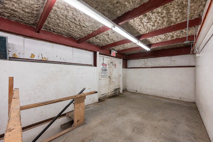 More Photos Of 5402 44 St, Lloydminster Freestanding For Sale