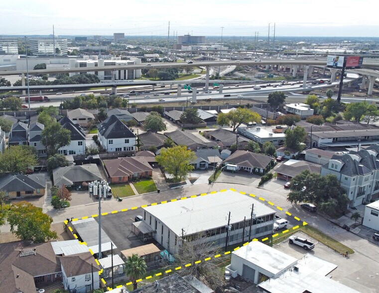 More Photos Of 4740 Ingersoll St, Houston Office For Sale