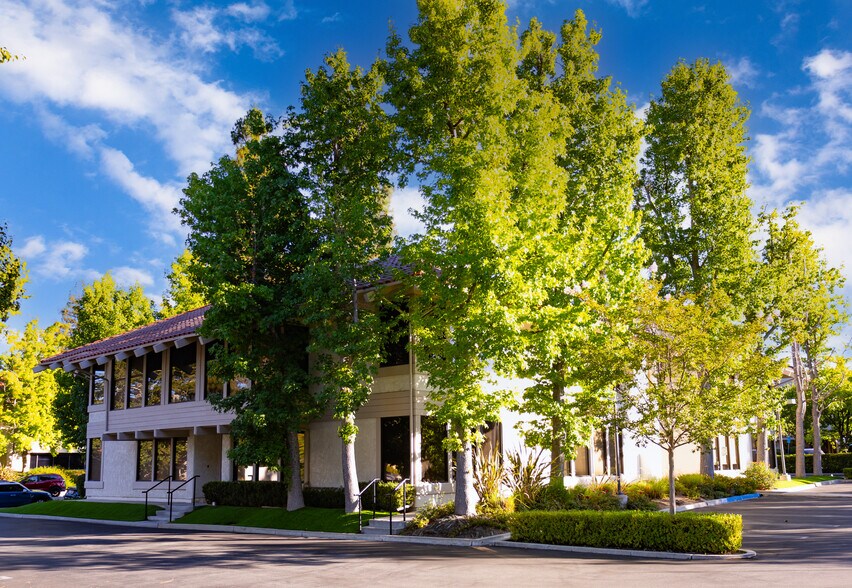 More Photos Of 128 Auburn Ct, Westlake Village Medical For Lease