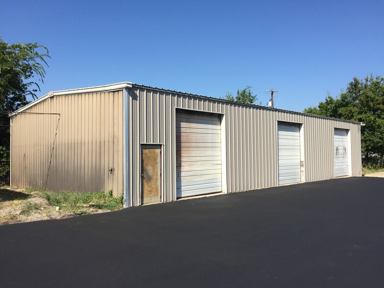 More Photos Of 9204 United Dr, Austin Warehouse For Lease