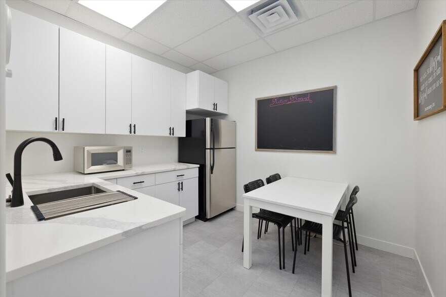 More Photos Of 204 S Durbin St, Casper Flex For Lease