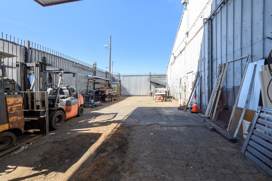 More Photos Of 1180 E 58th St, Los Angeles Manufacturing For Sale