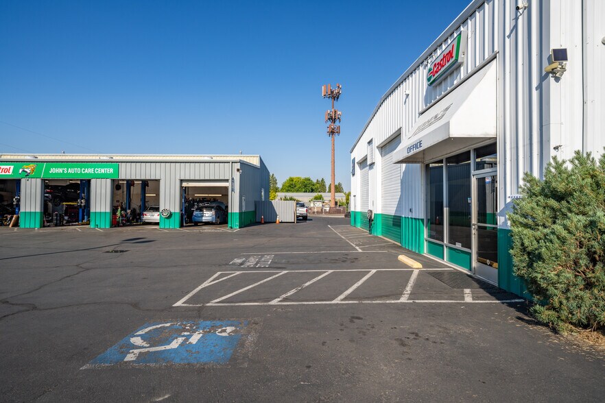 More Photos Of 3311 Biddle Rd, Medford Auto Repair For Sale