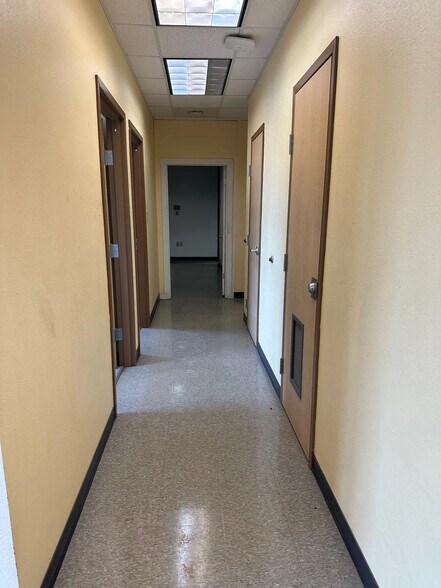 More Photos Of 5066 Owan Industrial Park Dr, Williston Warehouse For Lease