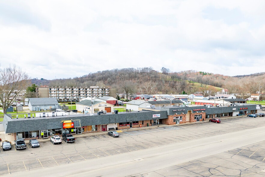 More Photos Of 300-499 Downtowner Plz, Coshocton General Retail For Sale