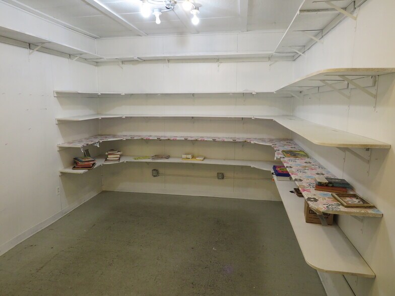 More Photos Of 110-112 W Washington st, Morris General Retail For Sale