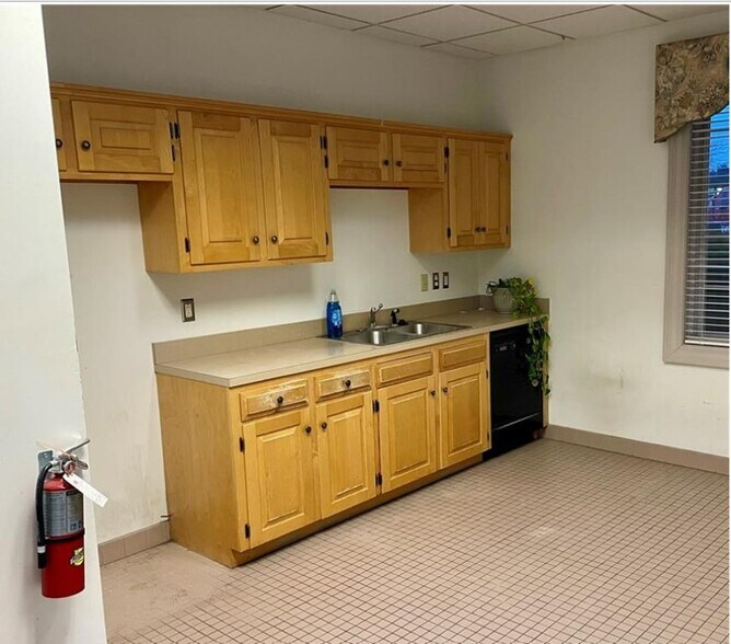 More Photos Of 1514 Holland Rd, Suffolk Office Residential For Lease