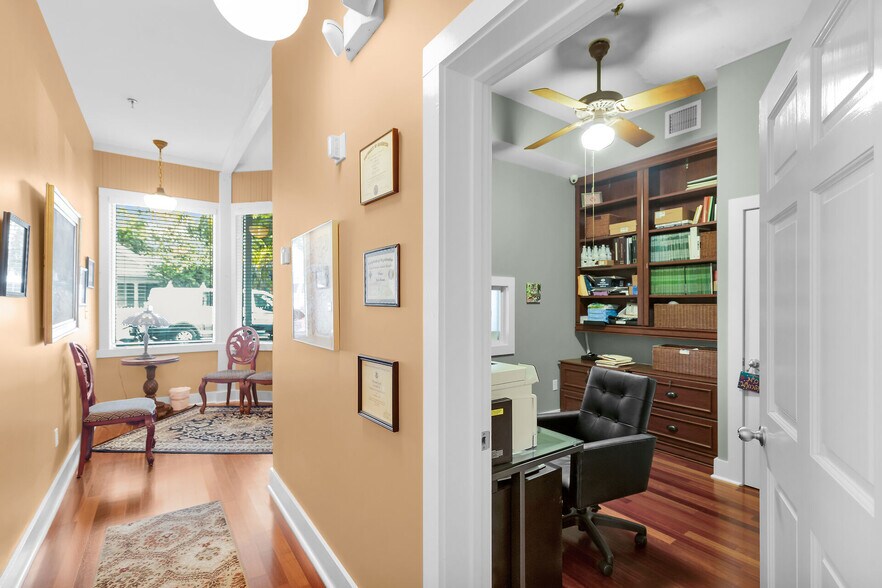 More Photos Of 812 Fleming St, Key West Storefront For Sale