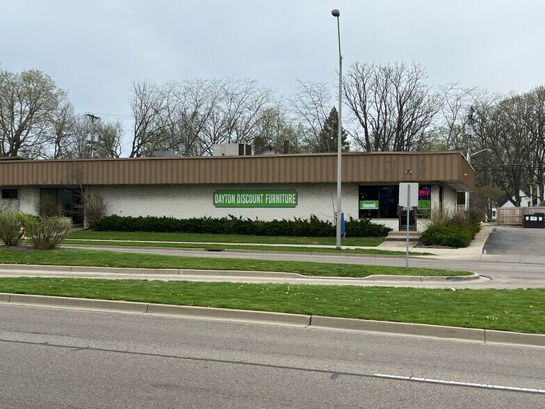 More Photos Of 2882 S Dixie Dr, Dayton Freestanding For Sale